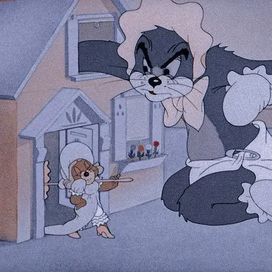 Jerry mặc váy cưới cute, đôi mắt long lanh sáng.