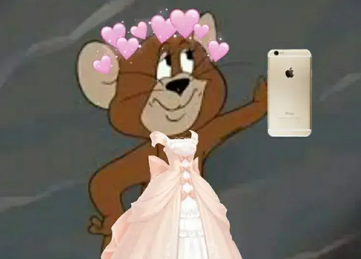 Chuột Jerry diện váy cưới, dáng đứng cực đáng yêu.