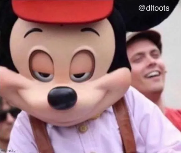 Khi chuột Mickey cười trở thành tâm điểm trong loạt meme độc lạ Khi chuột Mickey cười trở thành tâm điểm trong loạt meme độc lạ