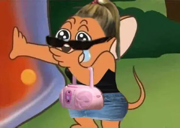 Hình ảnh chuột khóc dễ thương, vừa buồn vừa ngộ nghĩnh.