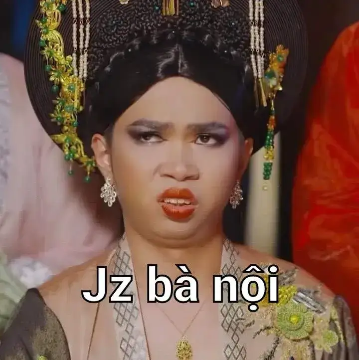 Hoàng hậu gieo nụ cười cao sang