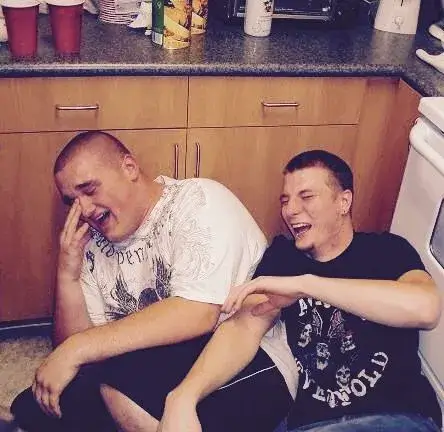 Khuôn mặt troll, nụ cười cực kỳ hài hước.