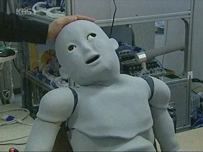 Nụ cười cạn lời giữa câu chuyện éo le.