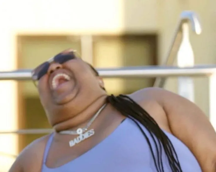 Tiếng cười sảng khoái vang vọng khắp không gian