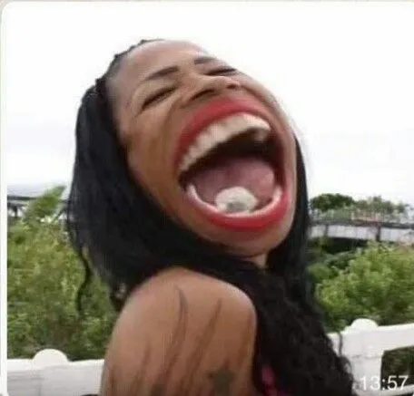 Gương mặt tươi sáng bật ra nụ cười haha