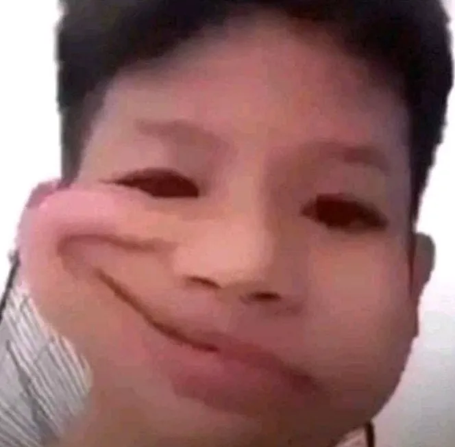 Vẻ mặt khinh thường cực gắt gao.