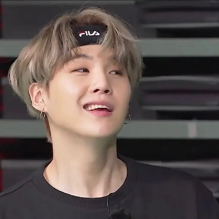 Vẻ mặt khinh thường cực sang chảnh.