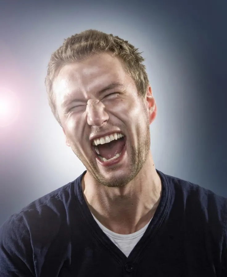 Tiếng cười giòn tan khiến ai cũng bật cười