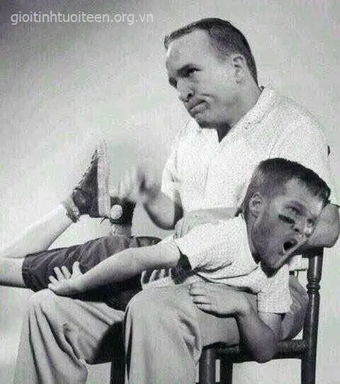 Khoảnh khắc đánh vào mông siêu lầy lội.