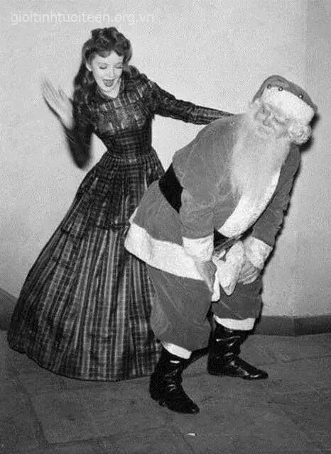 Meme vỗ mông nhẹ nhàng nhưng rất buồn cười.