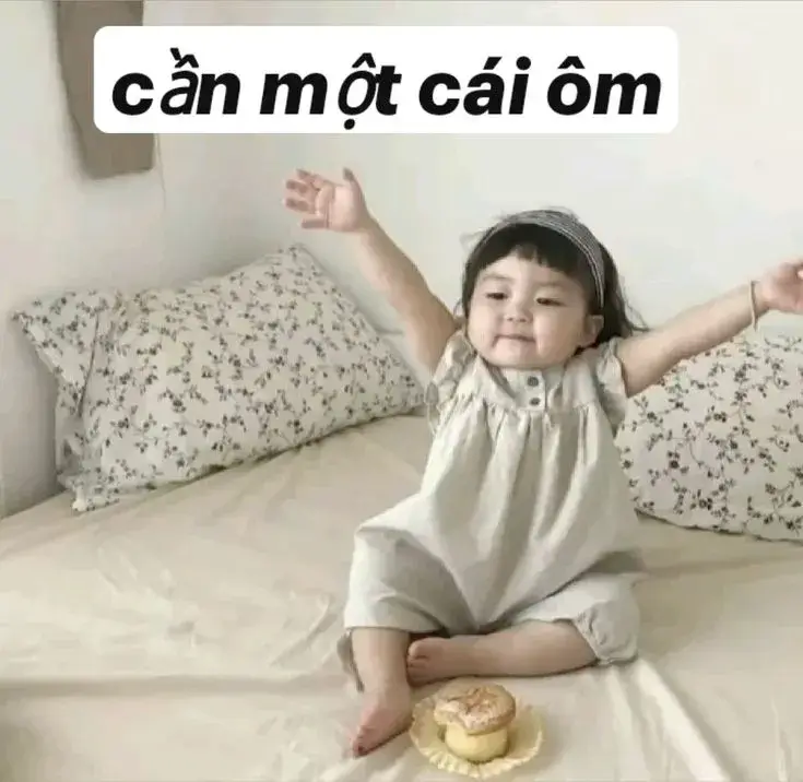 Hình chế bé gái cần một cái ôm