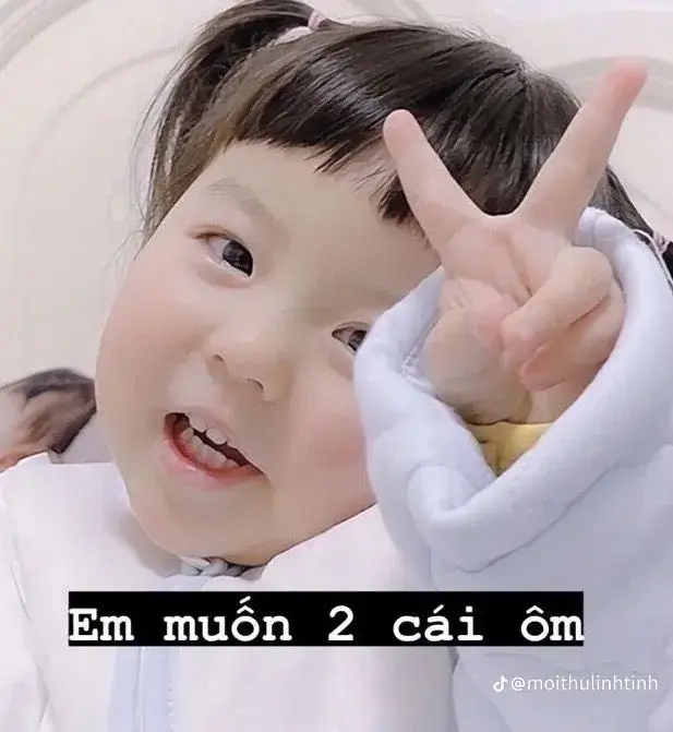 Ảnh meme chế đòi 2 cái ôm hài hước