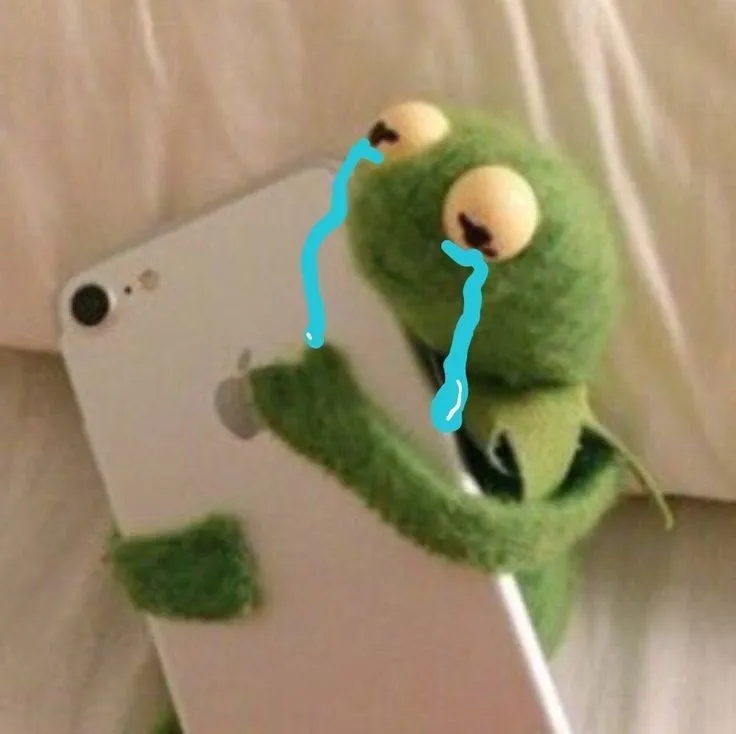 Biểu cảm meme ếch xanh vừa đau khổ vừa đáng yêu.