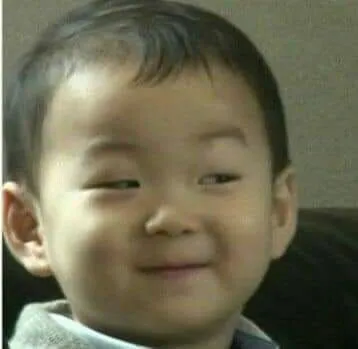 Meme nhóc con cười cực ngây thơ đáng yêu.