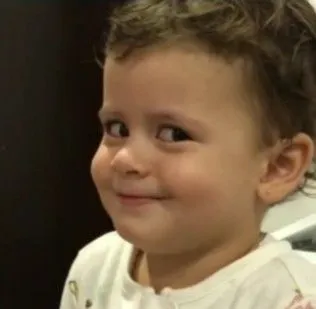 Nét mặt trẻ em cười ngộ nghĩnh cực đáng nhớ.