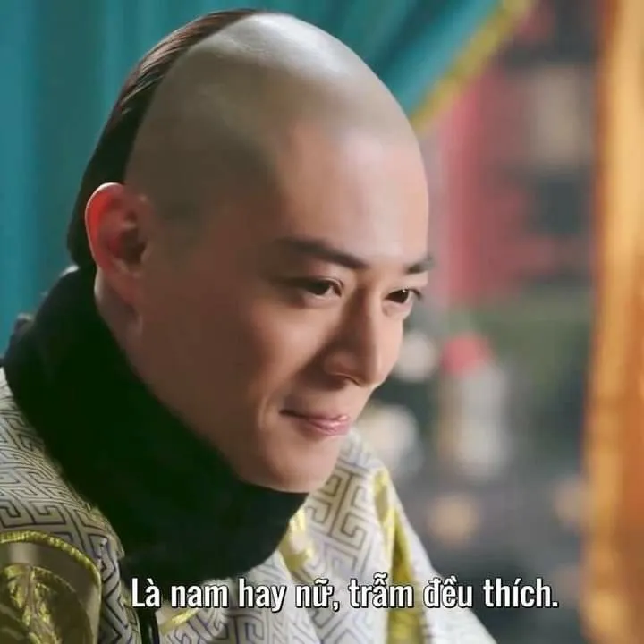 Meme hoàng thượng nháy mắt châm biếm