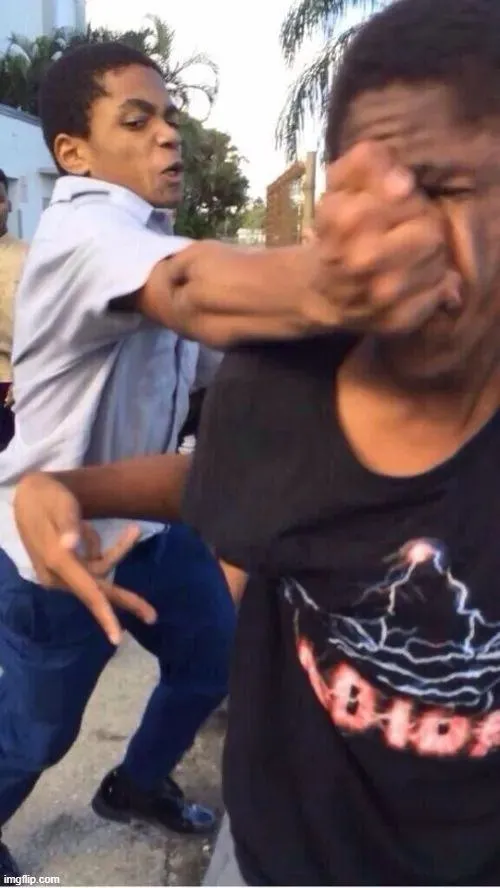 Hình meme đánh nhau gắn với cảm xúc bùng nổ rất đời