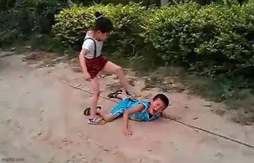 Meme hài xô xát nhẹ nhưng hiệu ứng gây cười lan truyền