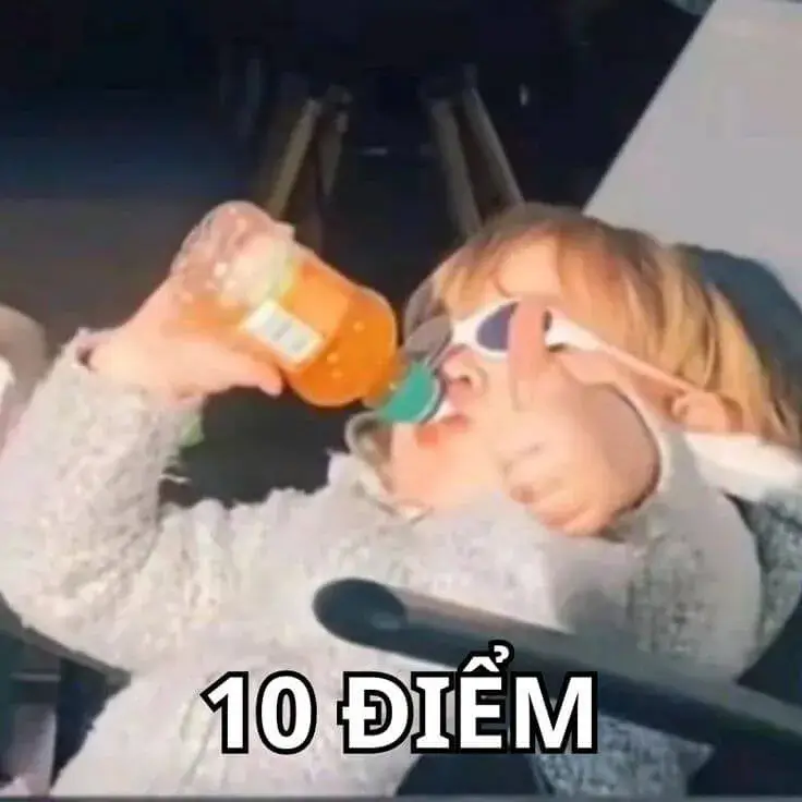 Meme bé gái chấm điểm 10 cho sự ngầu bá đạo