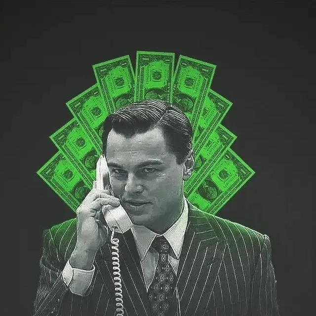 Ảnh chế tung tiền mua vui cho bạn bè