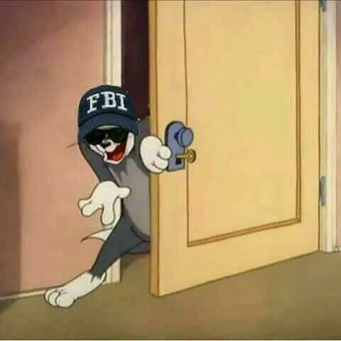 Meme mèo Tom đội nón FBI mở cửa cười nham hiểm