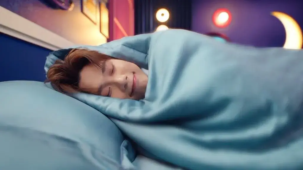 Biểu cảm nằm cười cực chất giữa bế tắc.