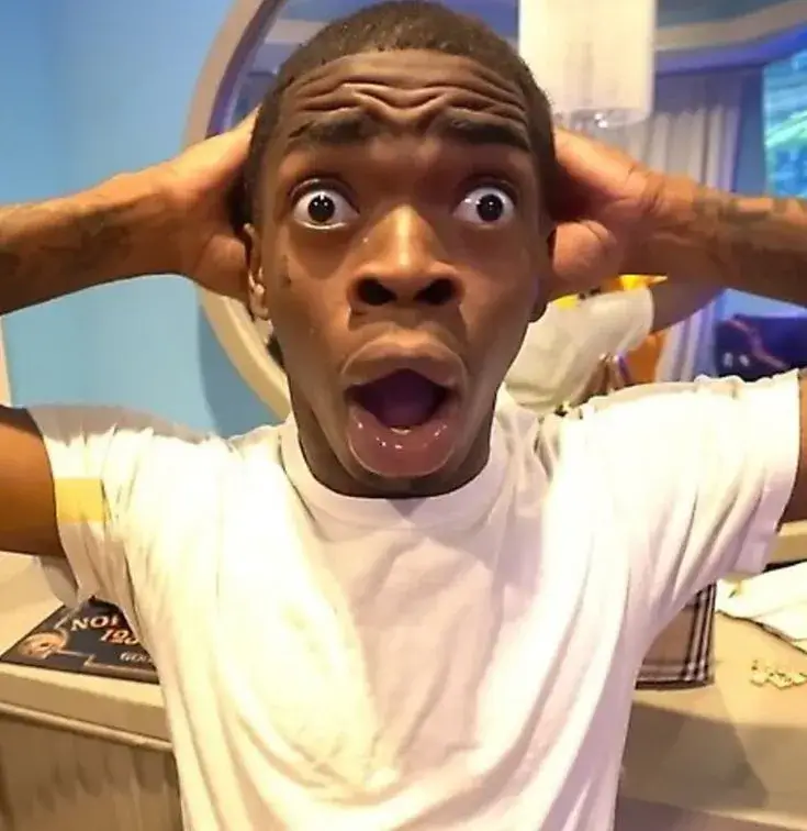 Meme anh da đen ngạc nhiên dáng người chao đảo cực buồn