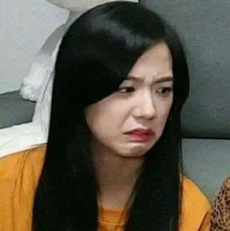 Biểu cảm sững sờ dáng ngồi bất lực cực troll