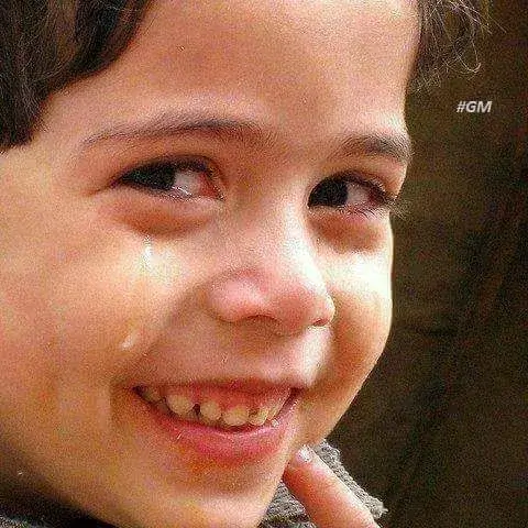 Gương mặt cười sáng nhưng tim đầy vết nứt