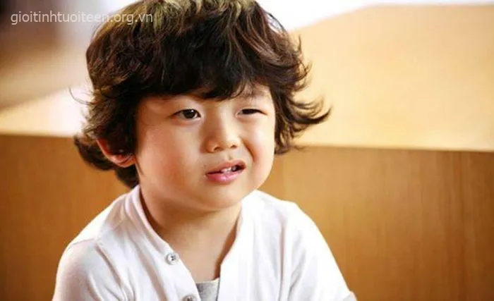 Nụ cười hiểm độc, gương mặt lạnh lùng.