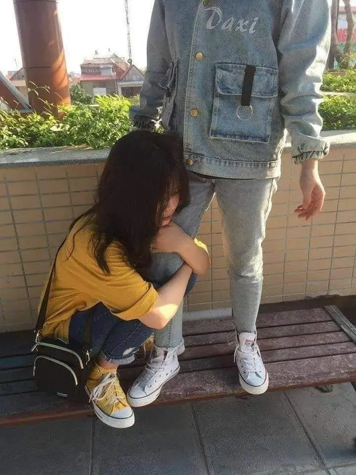 Ảnh chế ôm chân duyên dáng