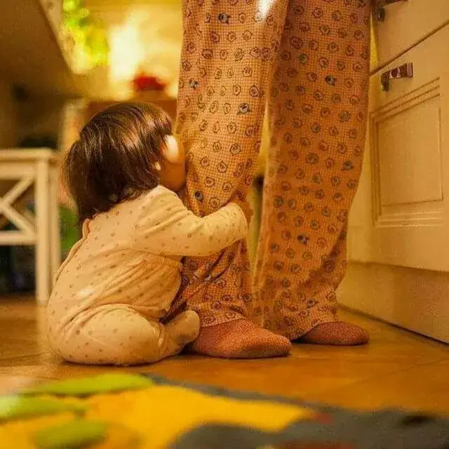 Ảnh meme ôm chân bá đạo