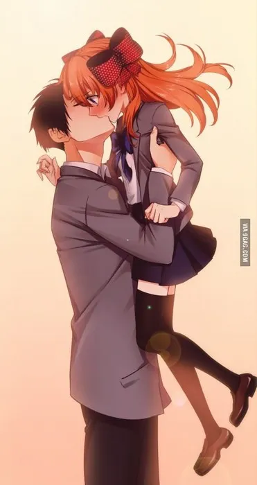 Meme phản ánh xã hội ôm nhau giữa đời thường