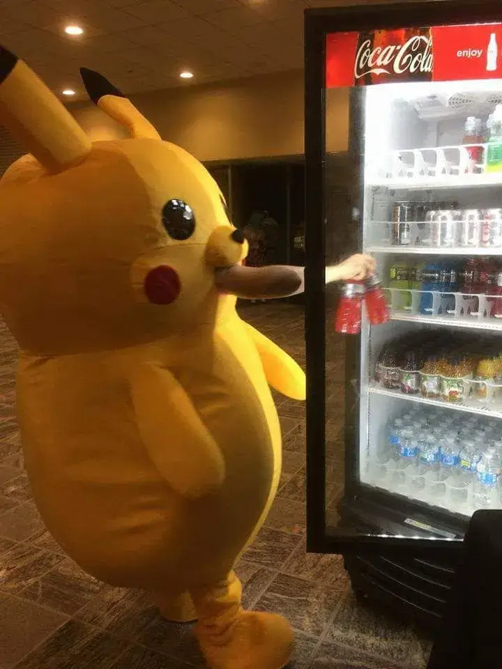 Meme Pikachu bựa khiến ai cũng bất ngờ