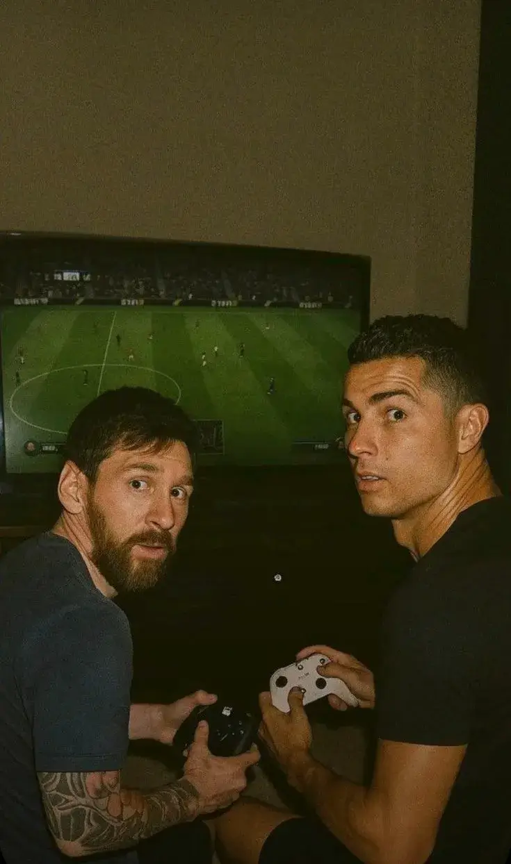 Meme Ronaldo – Messi cùng chơi game hài bá đạo