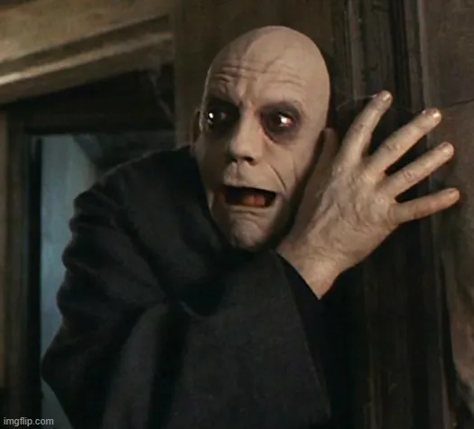 Ảnh chế hoảng sợ như gặp ma giữa đêm.