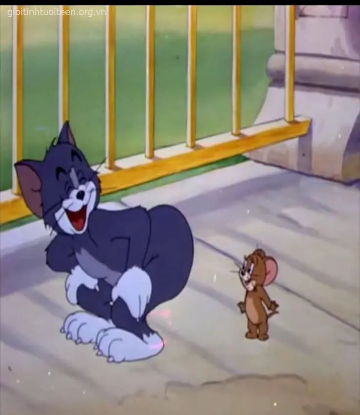 Khoảnh khắc tét vào mông tạo cảm giác troll.