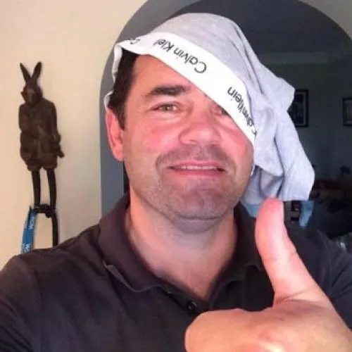 Khi nhục nhưng vẫn vui, đó là tinh thần meme đội quần