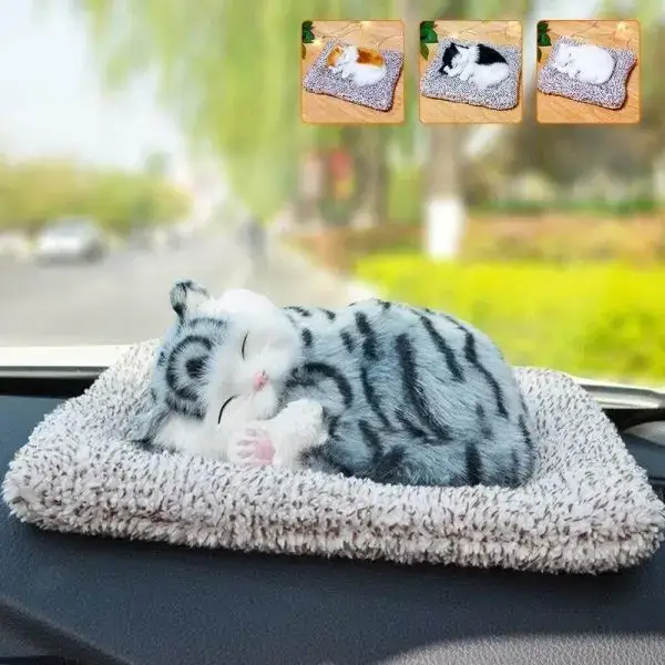 Meme hài mèo lăn ra ngủ sau bữa ăn no.