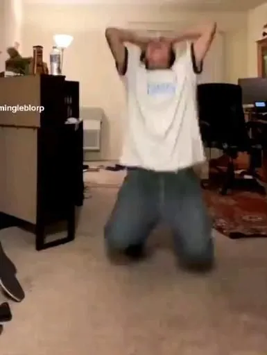 Hình chế quỳ lạy xin lỗi người yêu