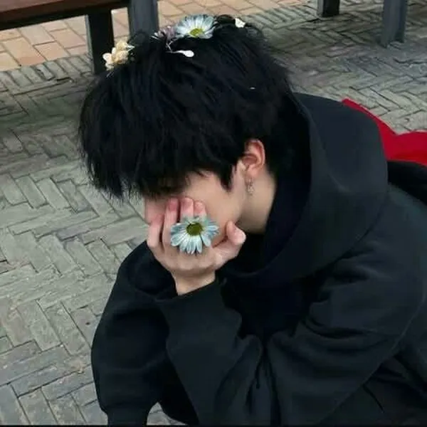 Ảnh profile gã trai lạnh trong ánh xám