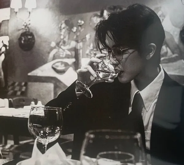 Hình đại diện anh chàng cô đơn khẽ khóc