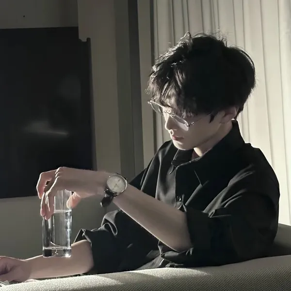 Ảnh đại diện gã trai cô độc trong mưa