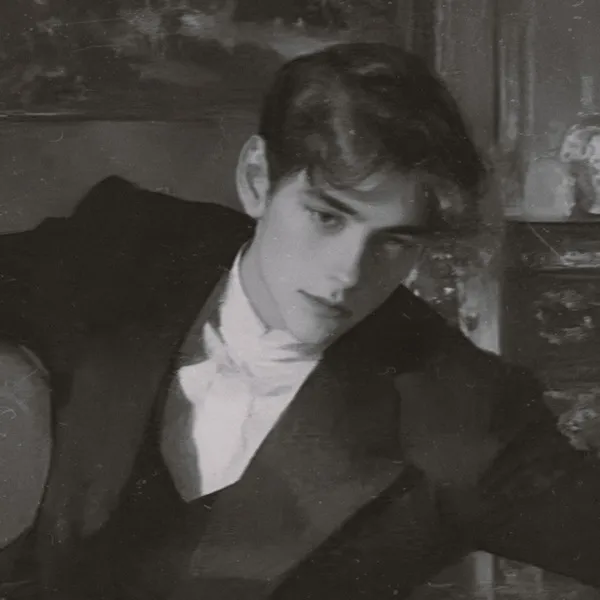 Hình đại diện chàng trai trầm nhìn xa xăm