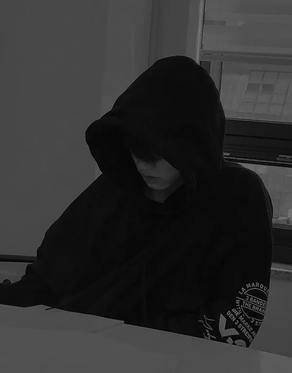 Hình avatar người con trai trầm mặc đơn côi