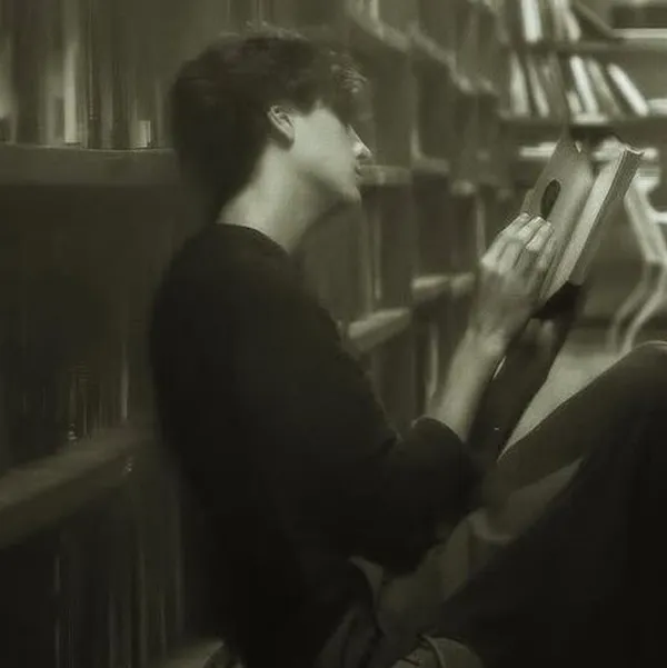 Avatar thanh niên hút thuốc trong đêm mưa