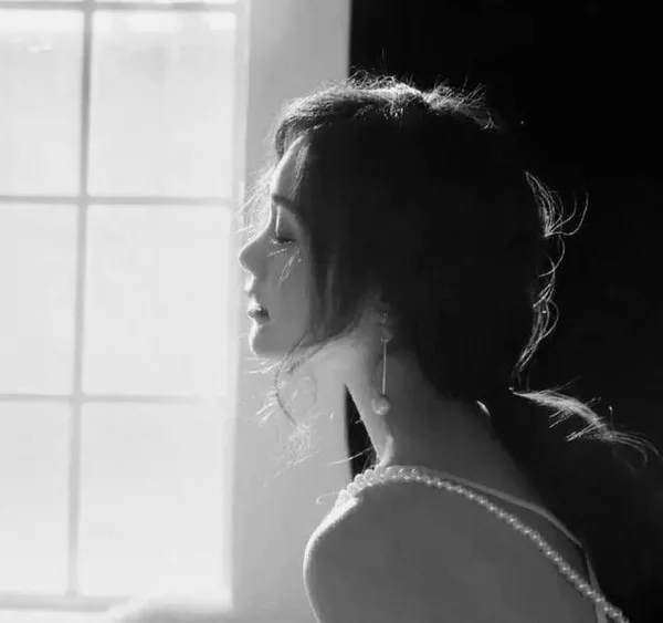 Ảnh trang cá nhân con gái u tĩnh và dịu dàng