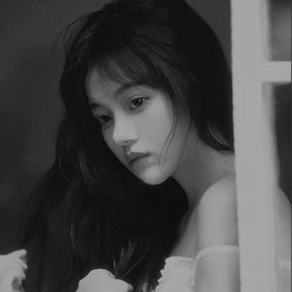 Bộ 70+ Ảnh Avatar Đen Trắng Buồn của Nữ khiến ai nhìn cũng lặng người, cả ngàn suy tư