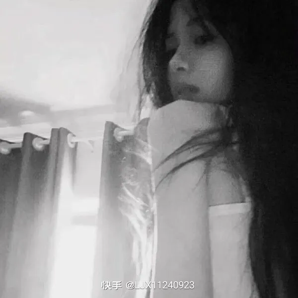 Ảnh cá nhân Pinterest ảnh đen trắng bé gái man mác