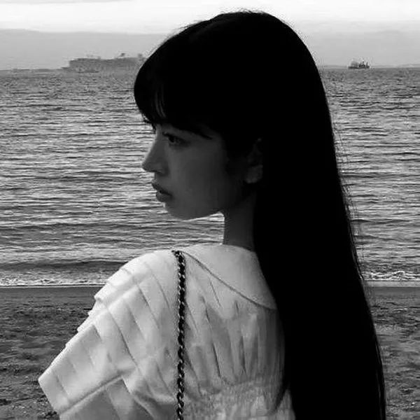 Ảnh đại diện Zalo ảnh đen trắng cô ấy sâu lắng